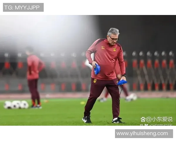 当足球巨星挥杆绿茵外绿茵场上的另一种精彩较量